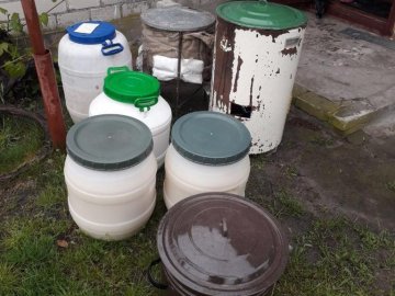 У районі на Волині під час обшуку в чоловіка знайшли самогон: напій вилили 