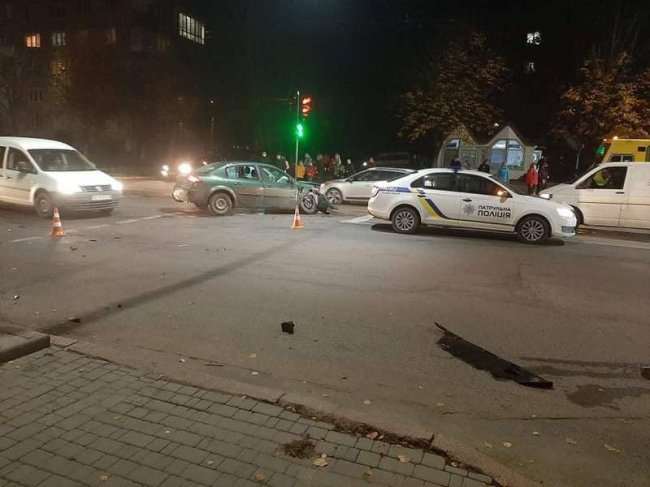 На Відродженні у Луцьку – подвійна аварія з потерпілим. ФОТО