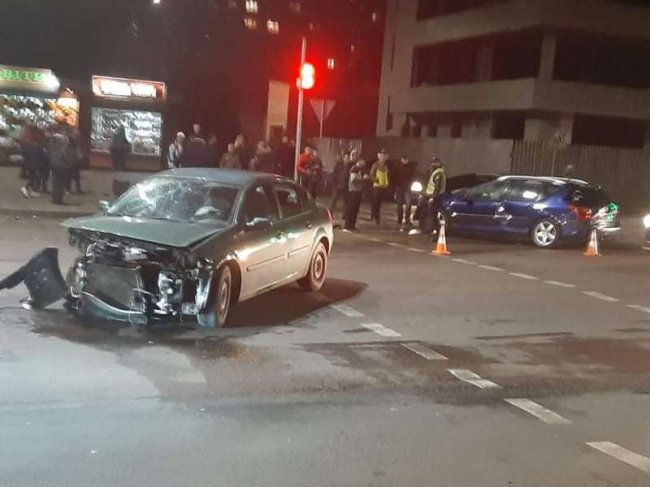 На Відродженні у Луцьку – подвійна аварія з потерпілим. ФОТО