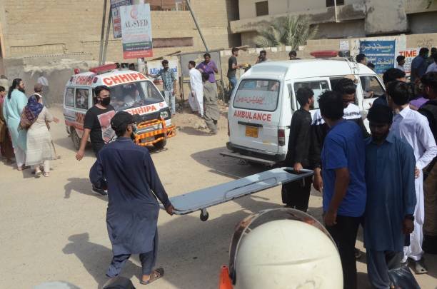 У Пакистані розбився пасажирський літак: на борту було понад 100 людей. ФОТО