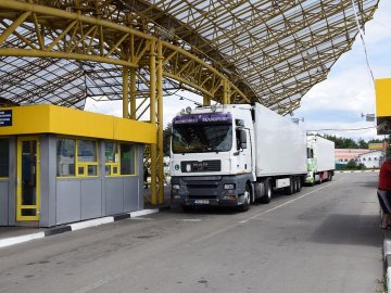 Рух вантажівок через пункт пропуску  «Ягодин – Дорогуськ» заблокований