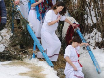 Фотограф поділився світлинами Водохреща у Луцьку