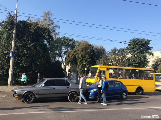 У Луцьку – ранкова аварія. ФОТО