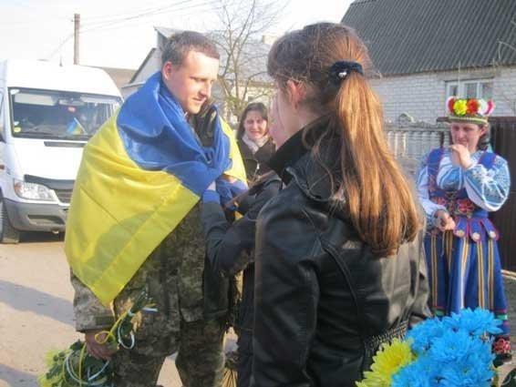 На Ковельщині зустріли демобілізованого бійця. ФОТО