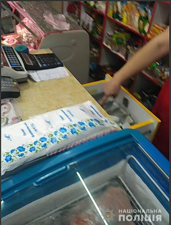 На Волині затримали двох чоловіків, які побили продавчиню та пограбували магазин.ФОТО