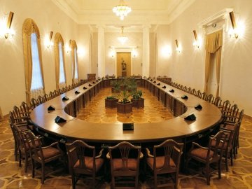 Янукович звільнив міністрів та голову податкової