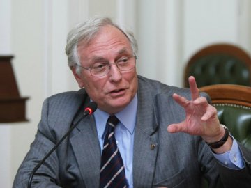 Чи потрібна третя доза вакцини: академік НАН України назвав за і проти