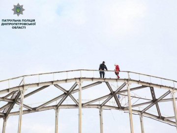 Поліцейські врятували багатодітну матір від самогубства. ВІДЕО