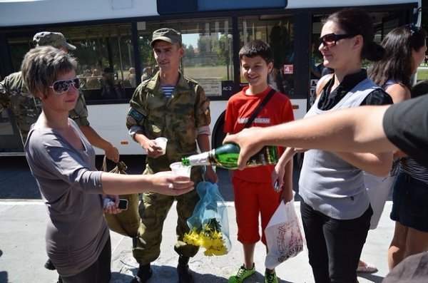 У Львові під вигуки «Герої!» зустріли демобілізованих бійців 80-ї бригади. ФОТО. ВІДЕО