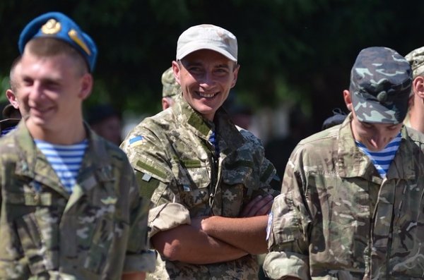 У Львові під вигуки «Герої!» зустріли демобілізованих бійців 80-ї бригади. ФОТО. ВІДЕО