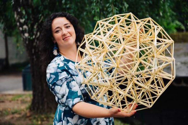 Волинянка 15 років присвятила плетінню виробів з соломи 