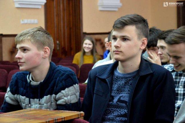 Луцькі школярі взяли участь в ток-шоу з антиреклами наркотиків. ФОТО