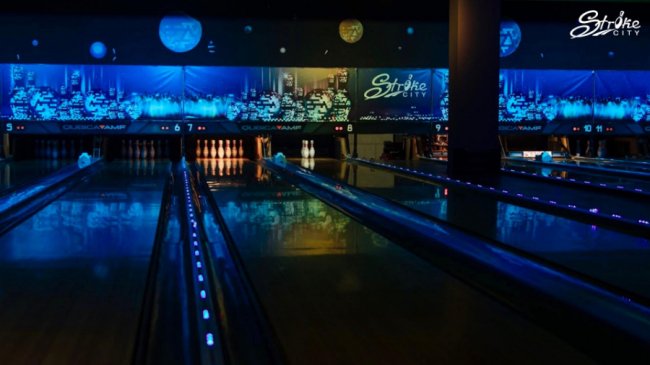 Боулінг клуб StrikeCity запрошує на піцу 2+1* 
