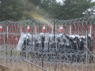 Польща заборонила перетин кордону білоруськими вантажівками