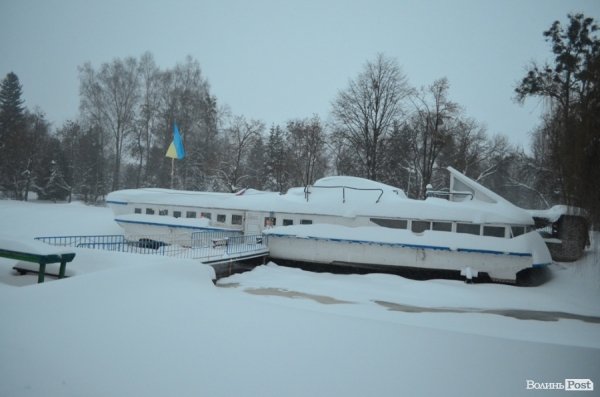 Як Луцьк замело снігом. ФОТО