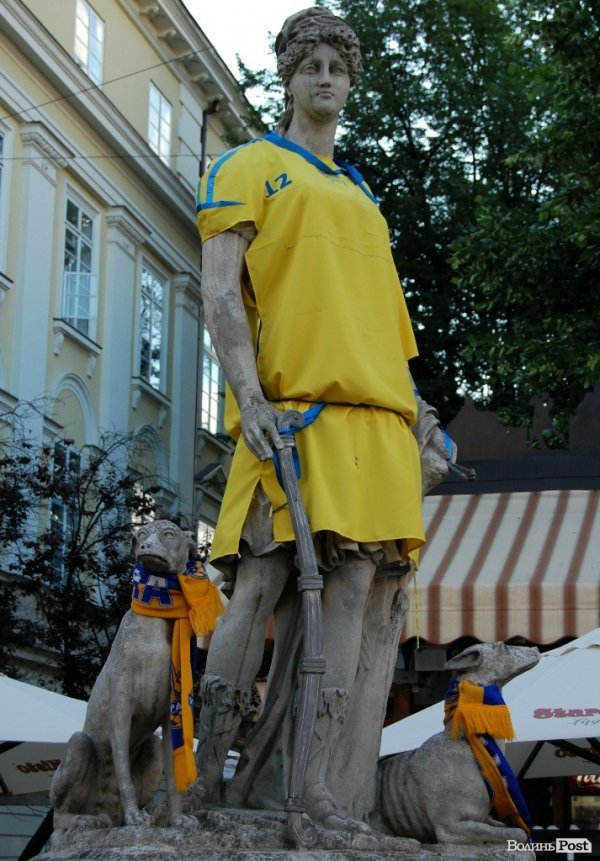 Як у Львові вболівали за Україну в матчі з Францією. ФОТО