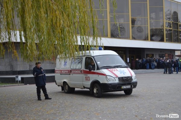 На луцькому Євромайдані гріють і годують. ФОТО