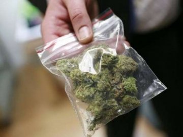 Судили учня волинської школи, який торгував наркотиками