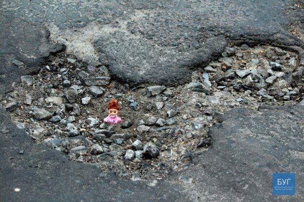 Жахливі дороги Волині не пройшли випробування іграшкою. ФОТО