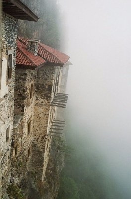 Найбільш недоступні унікальні монастирі світу. ФОТО