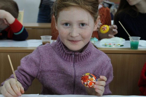 У Луцьку для переселенців провели майстер-клас із писанкарства. ФОТО