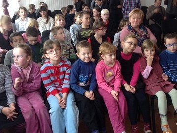 Спілкування - це найголовніше: помічники Миколая подарували новорічне свято дітям у Крупі. ФОТО 