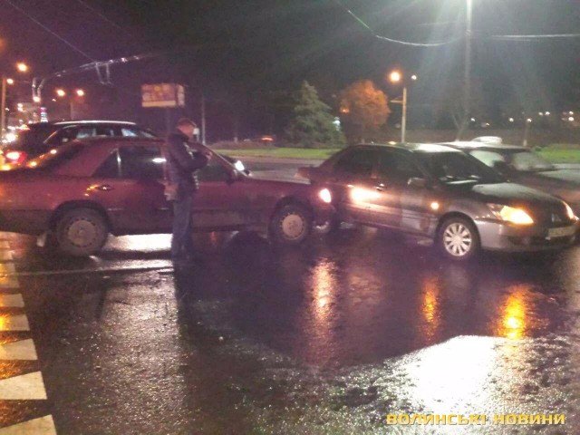 У Луцьку - аварія біля стадіону. ФОТО