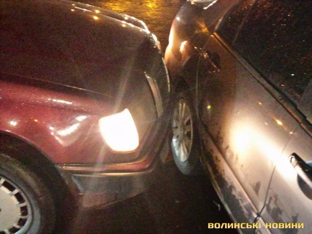 У Луцьку - аварія біля стадіону. ФОТО