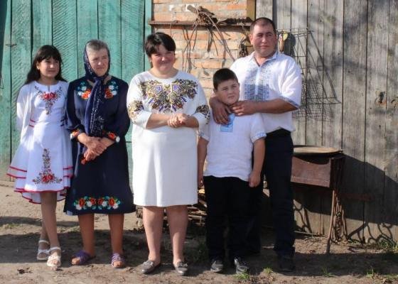 На Волині сім’я переїхала з міста в село, щоб займатися фермерством