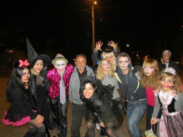 Хелловін у Луцьку: Ку-Клукс-Клан, мерці та тварини. ФОТО