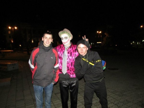 Хелловін у Луцьку: Ку-Клукс-Клан, мерці та тварини. ФОТО