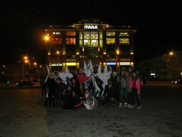 Хелловін у Луцьку: Ку-Клукс-Клан, мерці та тварини. ФОТО