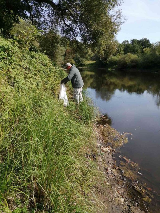 Зібрали 50 мішків сміття: небайдужі волиняни розчистили берег річки. ФОТО 