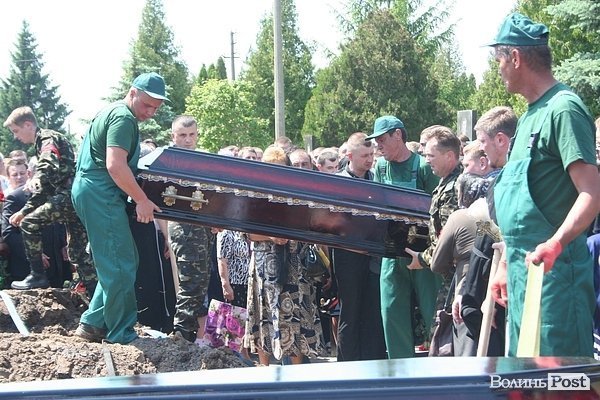 Воїнів-лучан поховали в Гаразджі. ФОТО