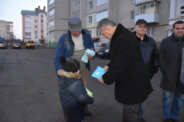 Луцьк: показали, як ремонтують двори і тротуари