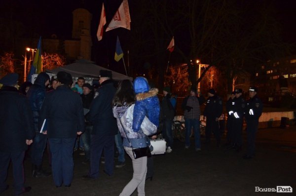 Плакат на луцькому євромайдані хочуть визнати хуліганством. ФОТО
