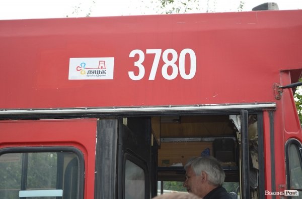 Люблін передав Луцьку 20-річний тролейбус. ФОТО