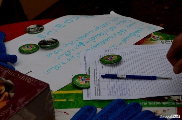 У Луцьку прибирали парк в 40-му кварталі. ФОТО