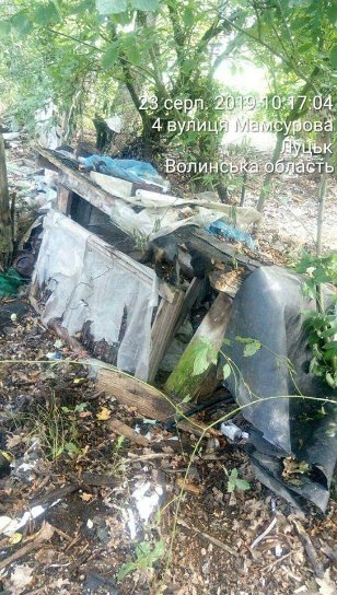 На вулиці у Луцьку демонтували незаконні сараї. ФОТО