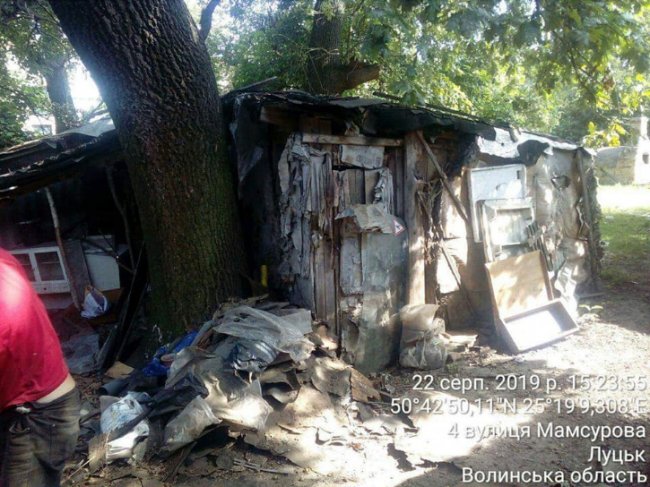 На вулиці у Луцьку демонтували незаконні сараї. ФОТО