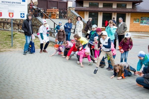 У Луцькому зоопарку дітлахи знайшли загублене яйце. ФОТО