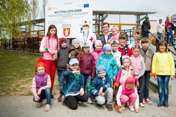 У Луцькому зоопарку дітлахи знайшли загублене яйце. ФОТО