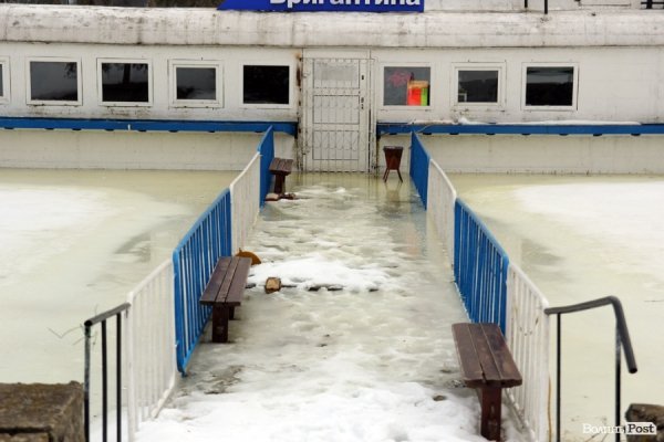 30 березня - після рясних снігопадів на Волині почалася відлига. Підтоплювало і територію луцького парку