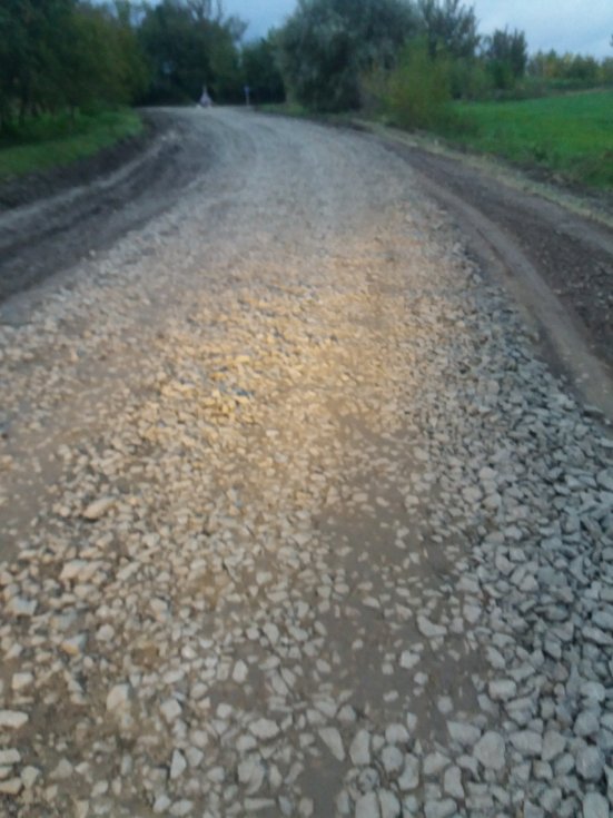 Обминав навіть шкільний автобус: на Волині почали ремонтувати вщент розбиту дорогу