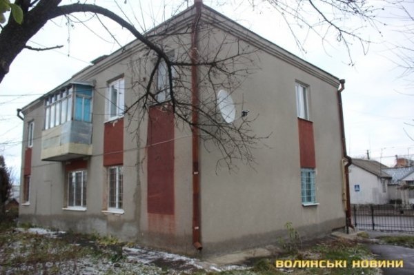 Грибок і тріщини: лучани вимагають відремонтувати будинок