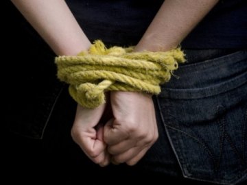 Катували знайомого в гаражі: двоє волинян відбулись умовним