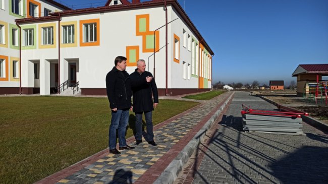 У Луцькому районі між селами ремонтують дорогу. ФОТО