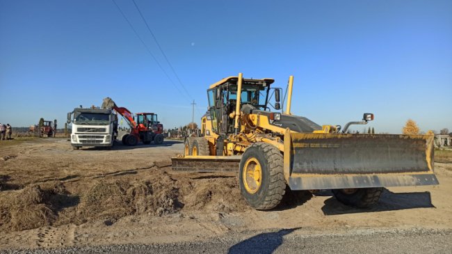 У Луцькому районі між селами ремонтують дорогу. ФОТО