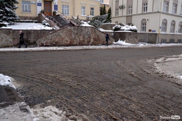 Фото снігового ранку в Луцьку