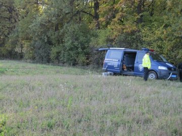 Чоловік вбив жінку і лишив її тіло в лісі. ФОТО